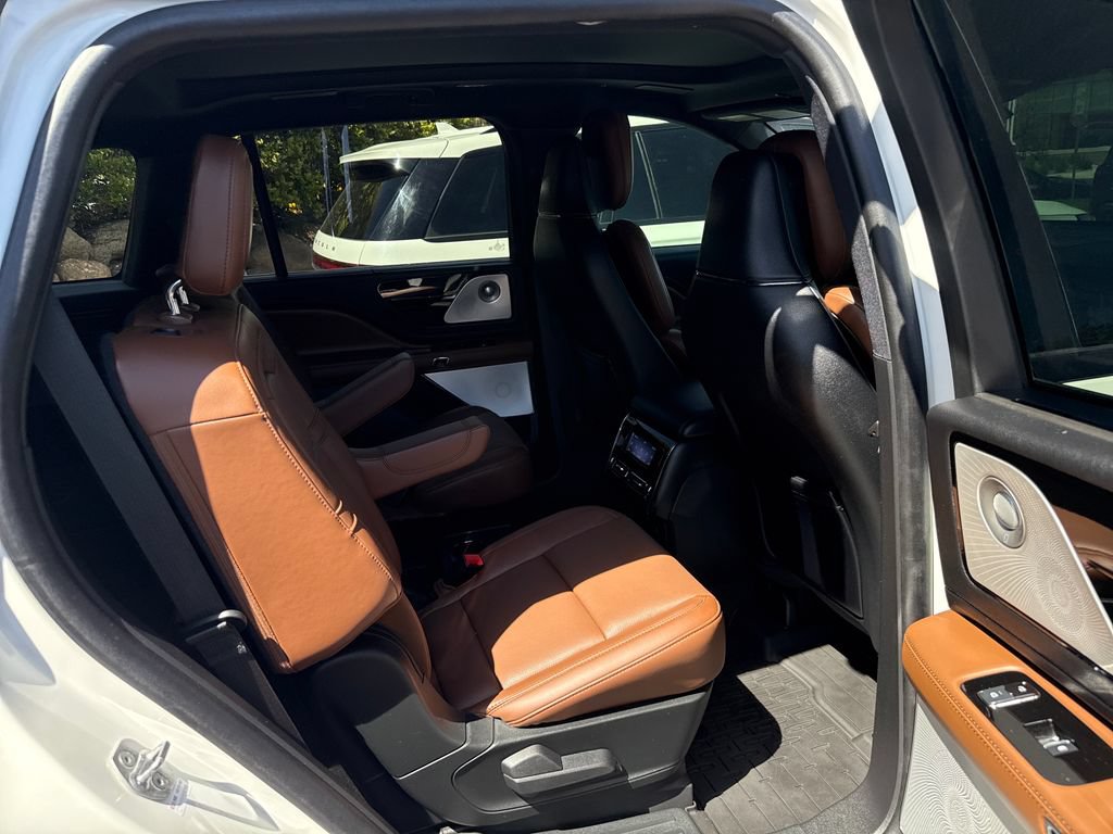 Used 2023 Lincoln Aviator Reserve w/ Equipment Group 201A AWD/4WD image 24