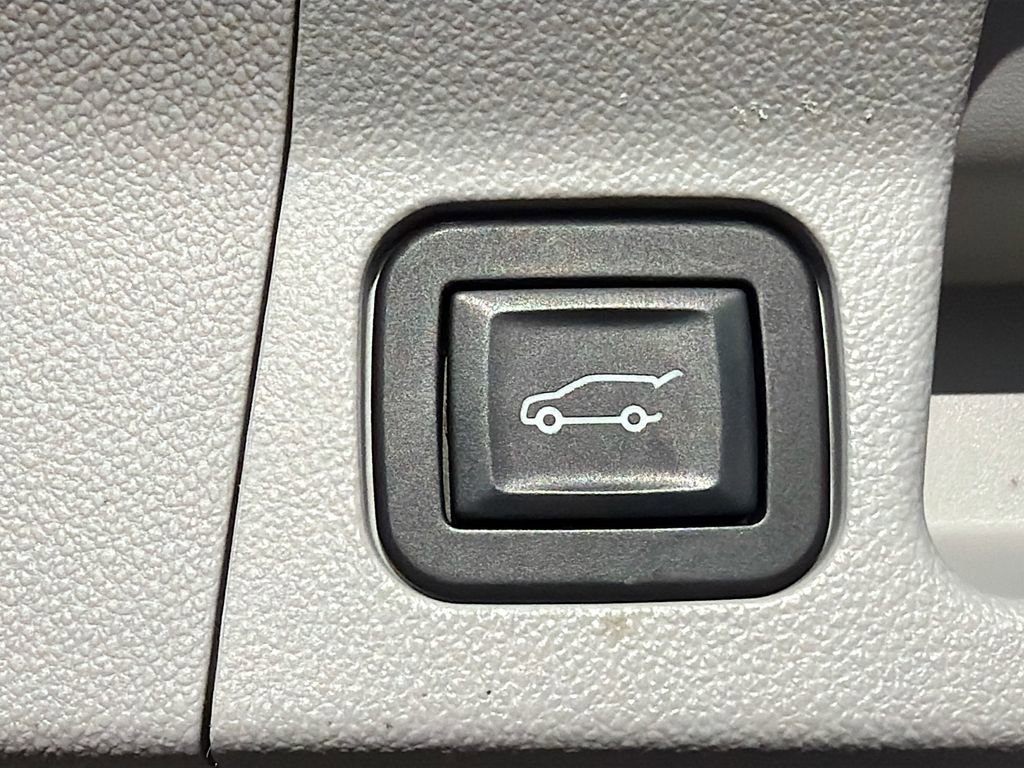 Used 2018 GMC Acadia SLE w/ Driver Alert Package I image 13