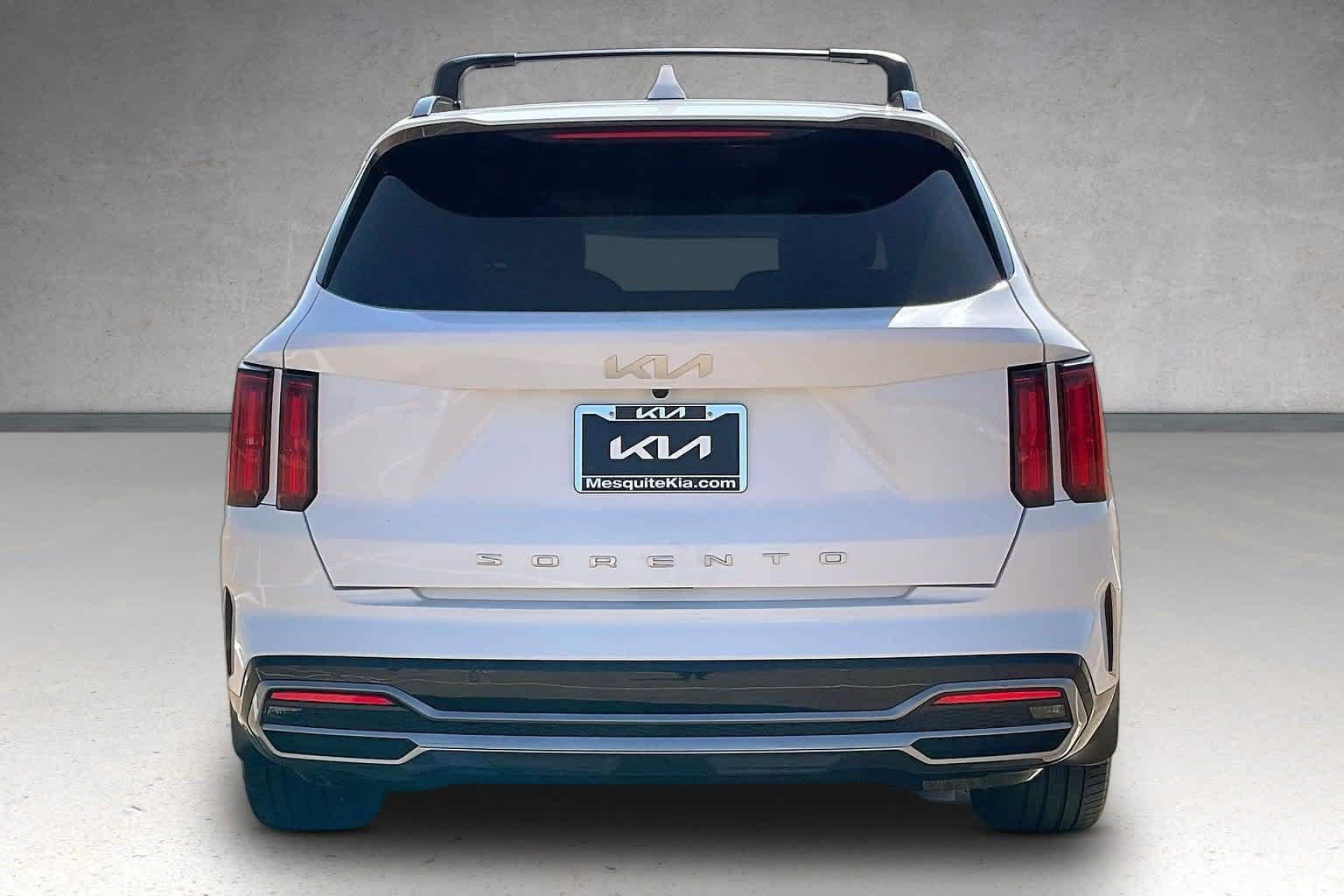 Certified 2022 Kia Sorento SX FWD image 5