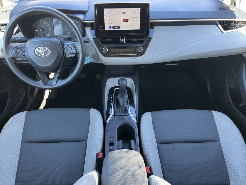 Used 2024 Toyota Corolla LE image 2