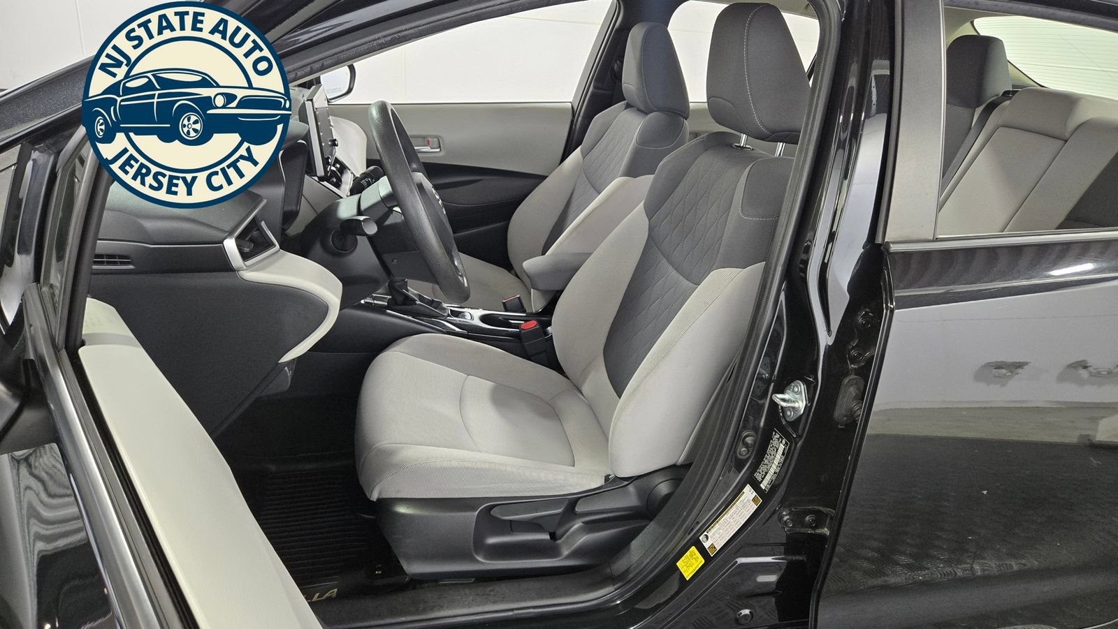 Used 2021 Toyota Corolla LE w/ LE Convenience Package FWD image 22