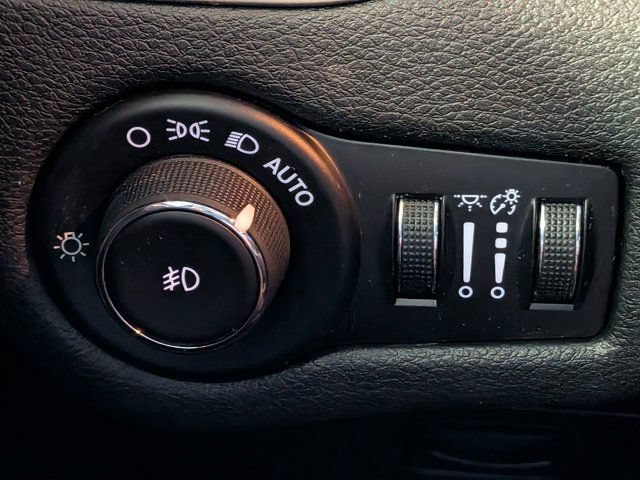 Used 2014 Jeep Cherokee Limited w/ Technology Group FWD image 23