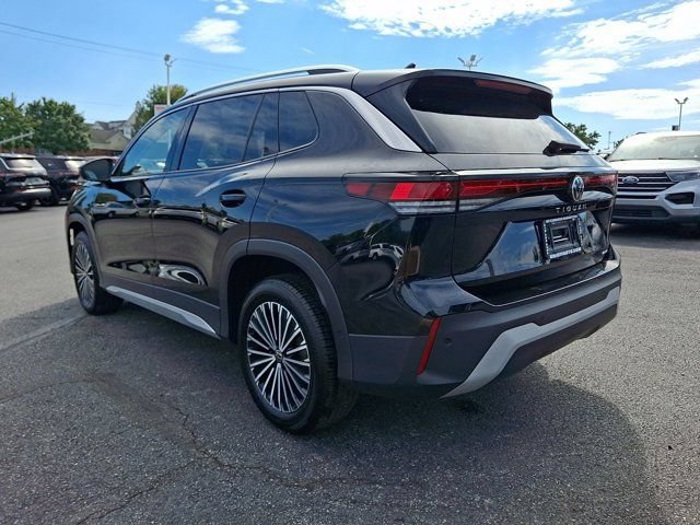 Certified 2025 Volkswagen Tiguan S w/ 18" Wheel Package AWD/4WD image 4