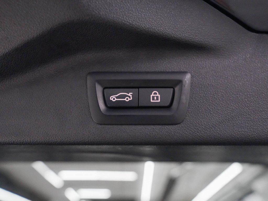 Used 2023 BMW X7 M60i w/ Executive Package image 46