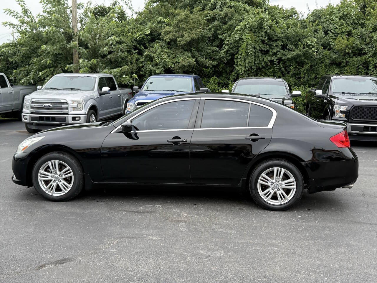 Used 2011 INFINITI G25 x w/ Moonroof Pkg AWD/4WD image 2