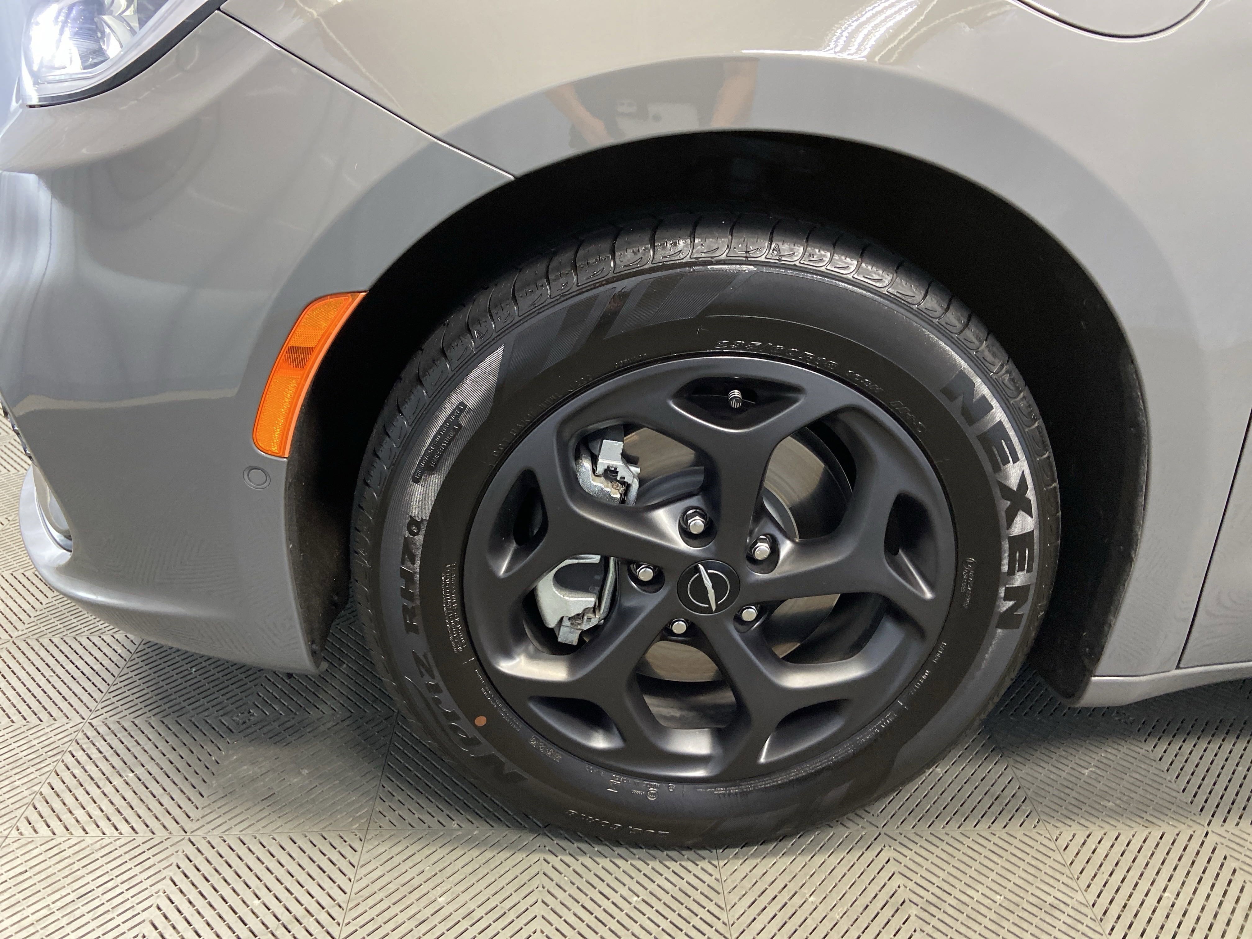 Used 2022 Chrysler Pacifica Limited w/ S Appearance Package image 55