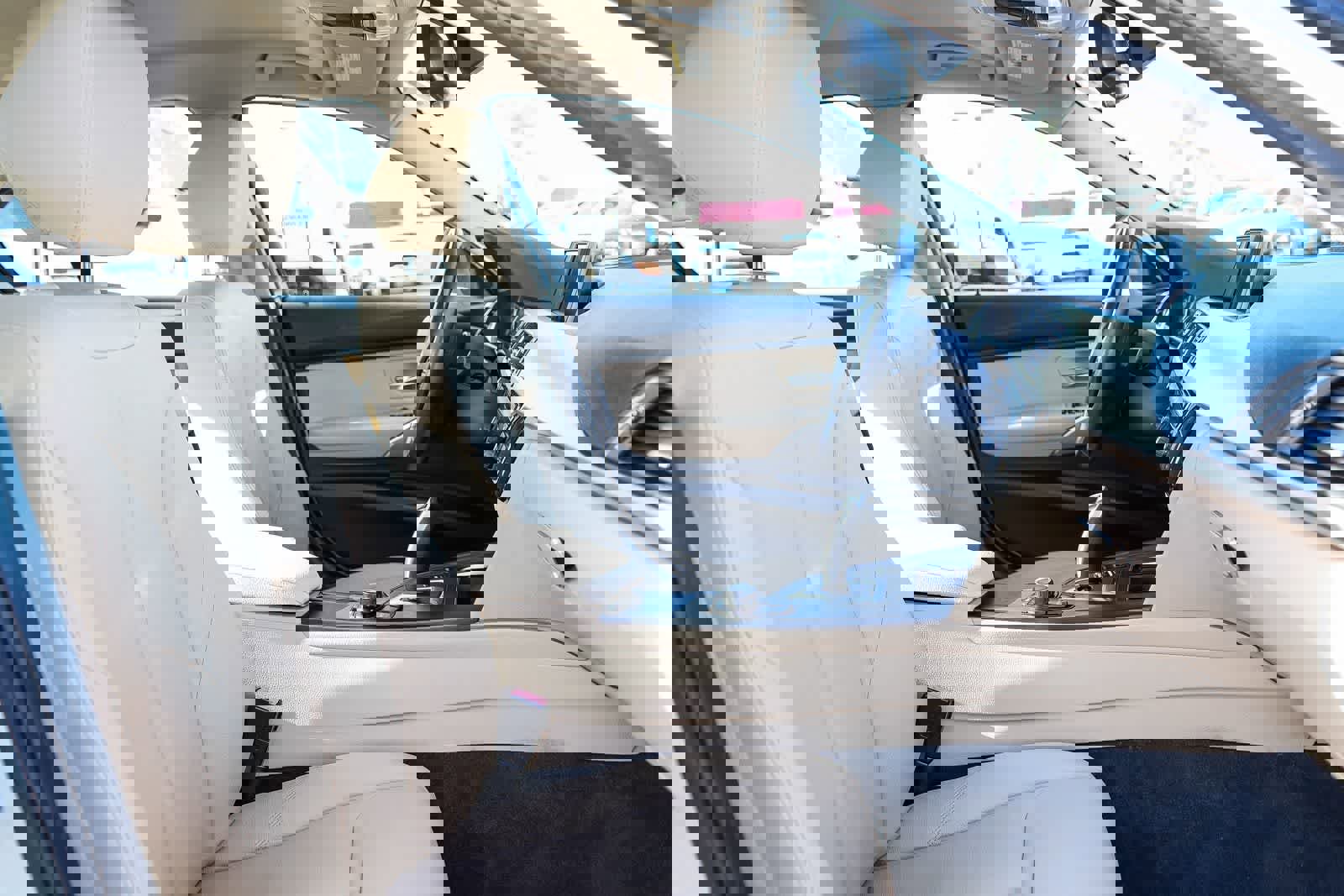 Used 2018 BMW 320i Sedan RWD image 17