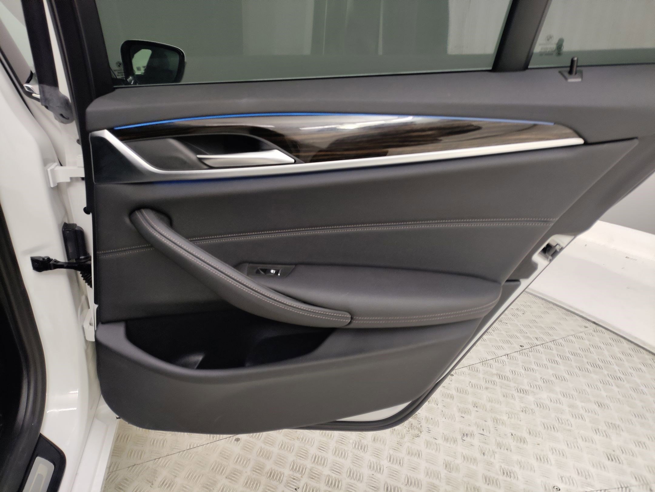 Certified 2023 BMW 530e image 28