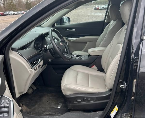 Used 2023 Cadillac XT4 Premium Luxury w/ Technology Package AWD/4WD image 7