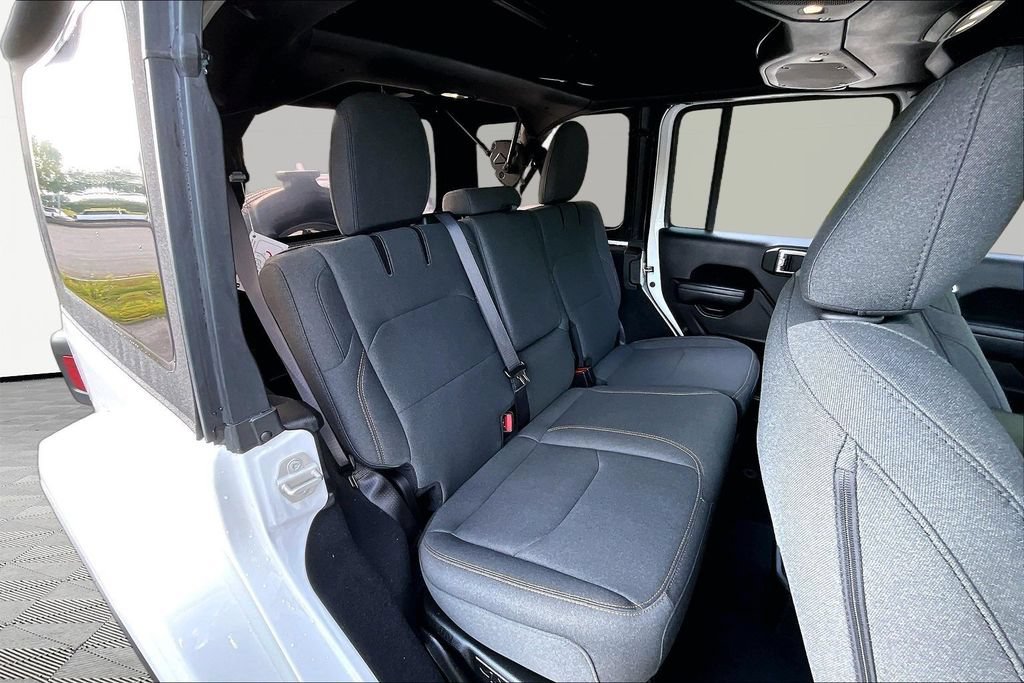 Used 2024 Jeep Wrangler Unlimited AWD/4WD image 19