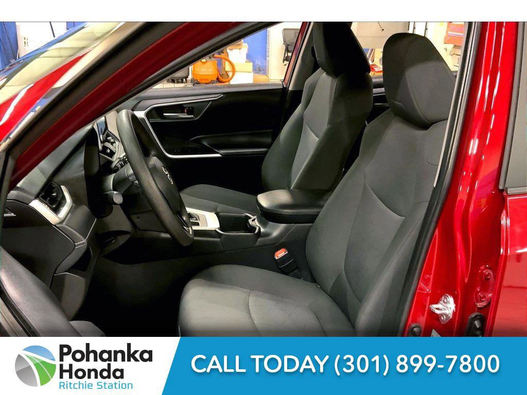 Used 2025 Toyota RAV4 XLE image 18