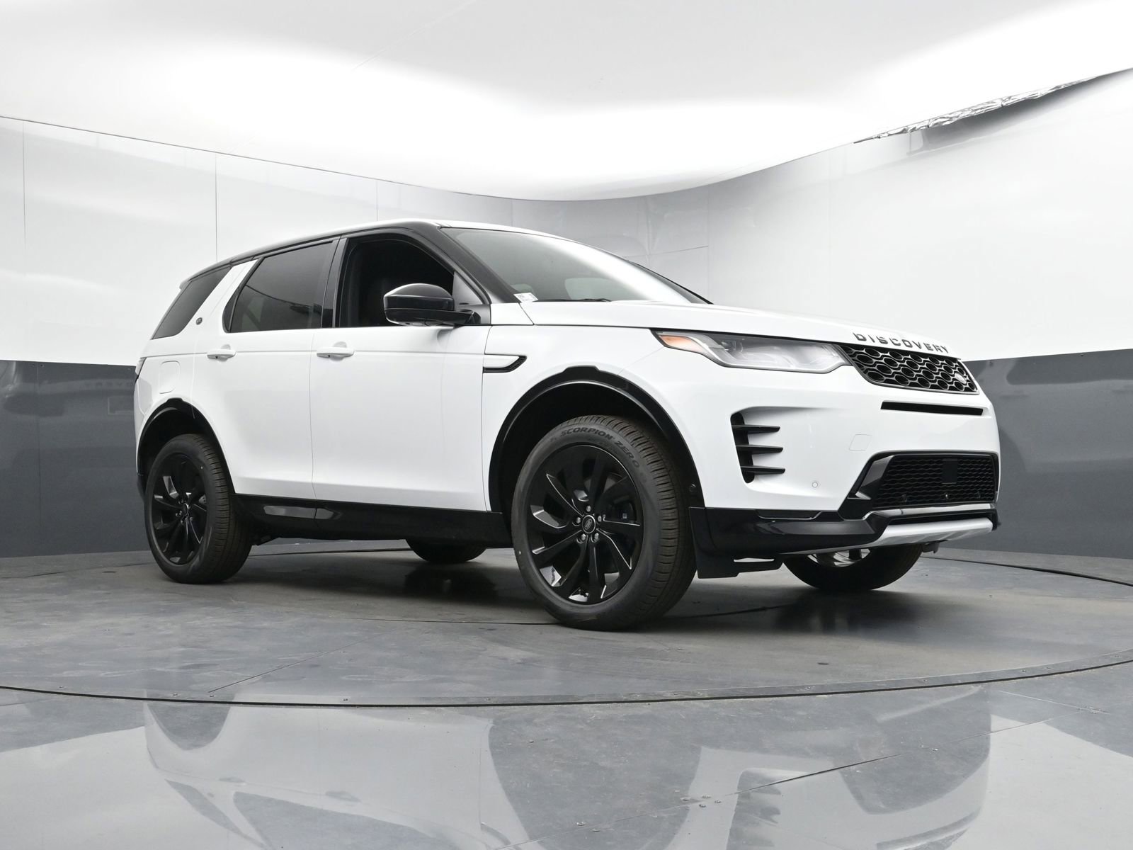 New 2025 Land Rover Discovery Sport Dynamic SE image 27