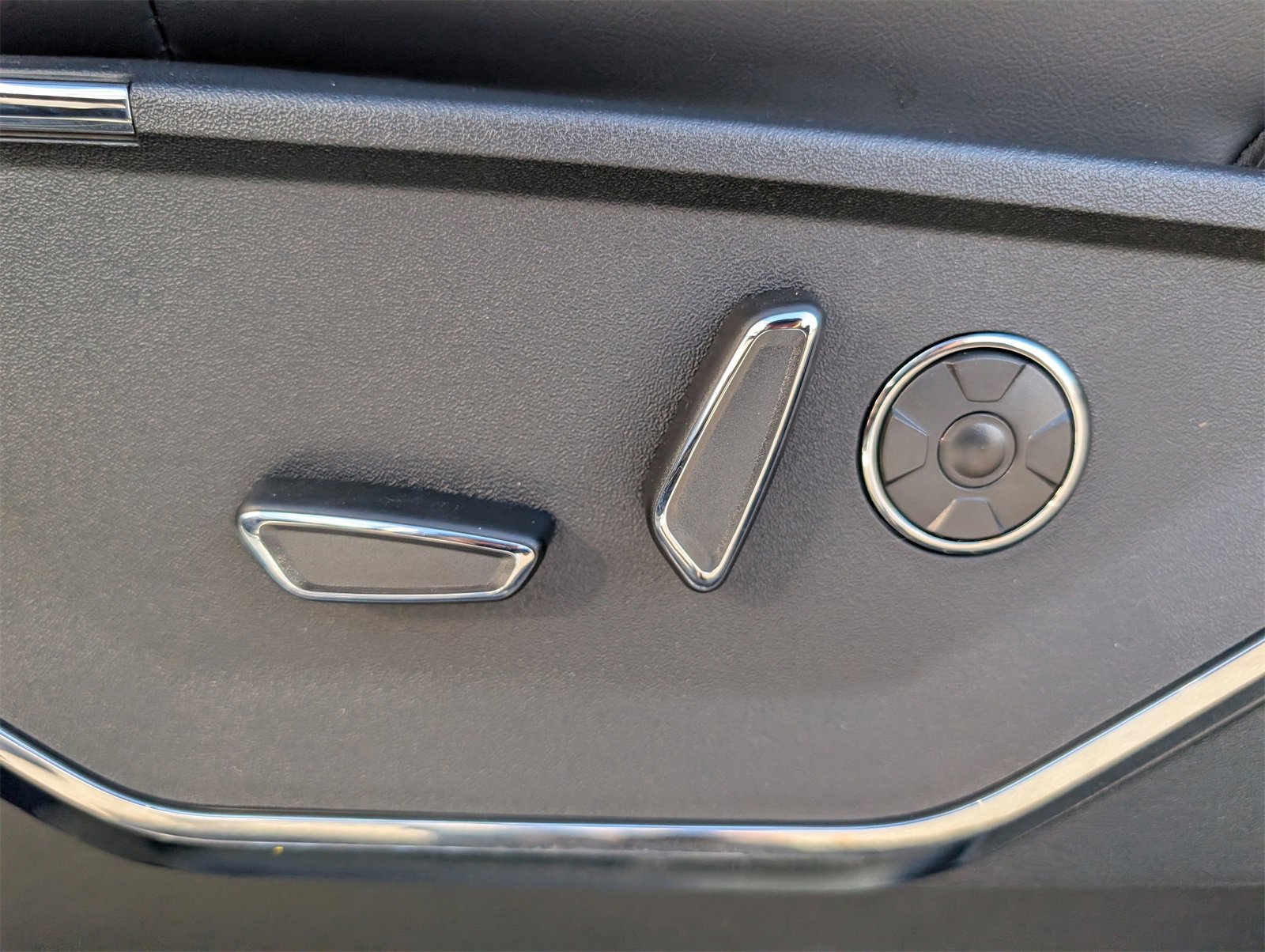 New 2025 Ford F150 Platinum w/ Equipment Group 702A High image 15