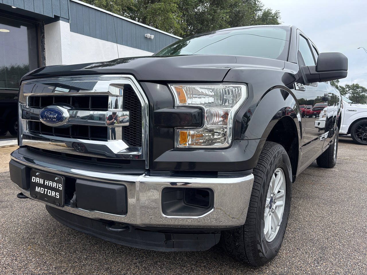 Used 2015 Ford F150 XLT AWD/4WD image 3