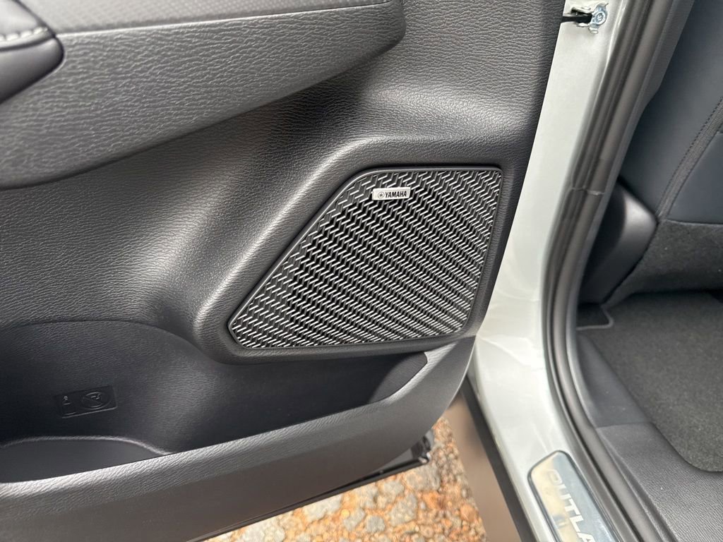 New 2026 Mitsubishi Outlander SEL FWD image 39