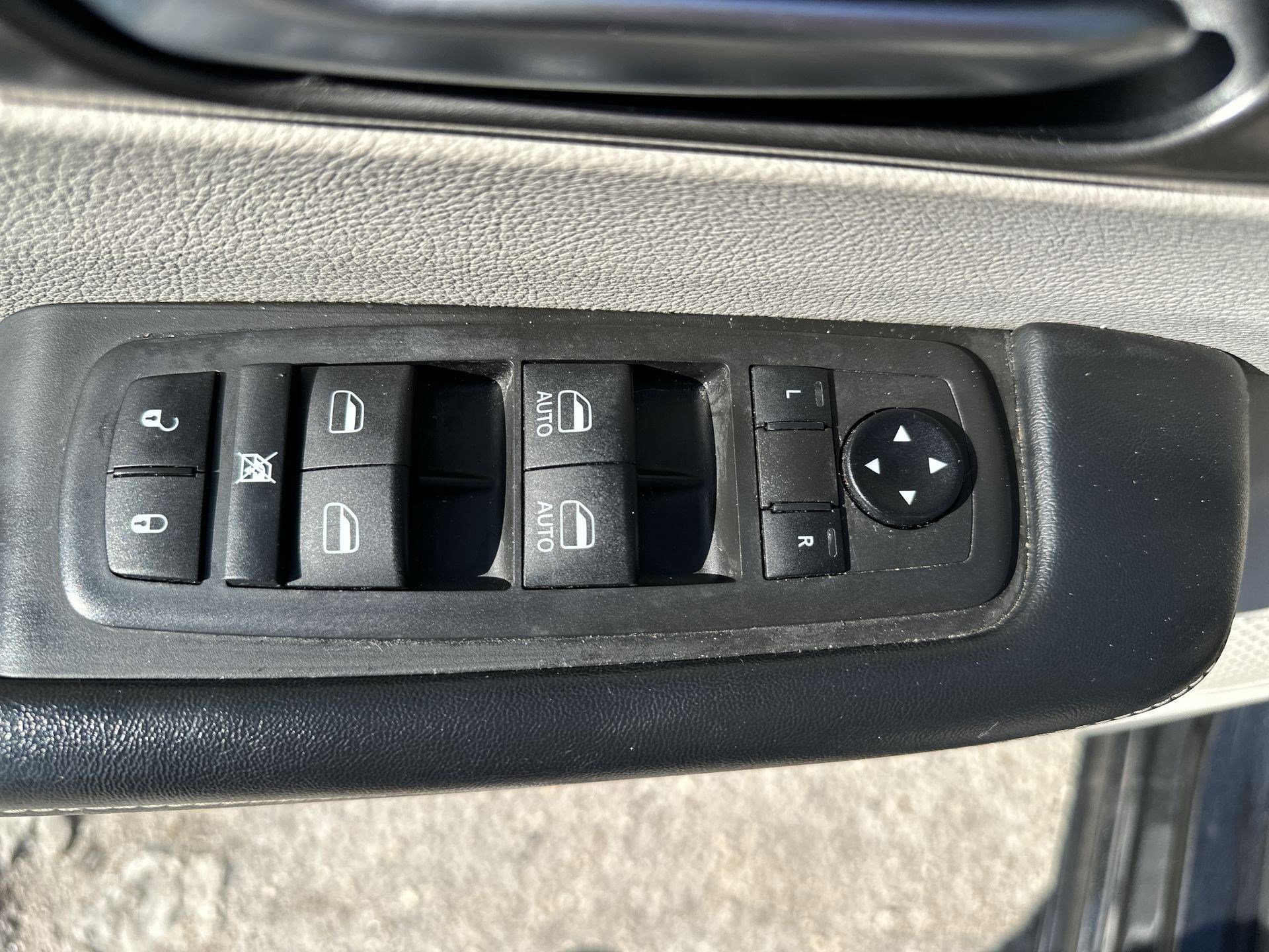 Used 2021 Chrysler Pacifica Touring-L FWD image 15