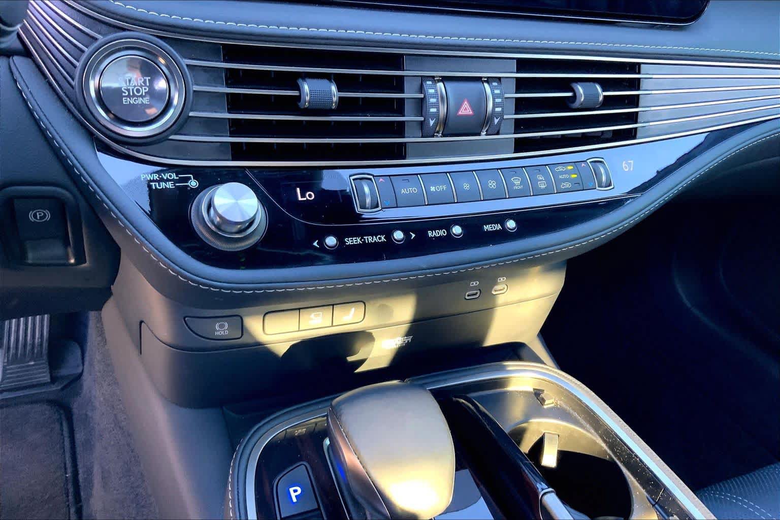 Used 2024 Lexus LS 500 w/ Interior Upgrade Package RWD image 32