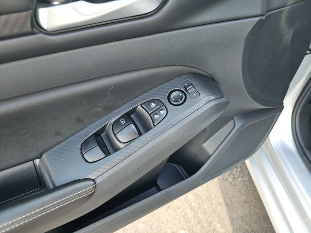 Used 2024 Nissan Altima 2.5 SV image 17