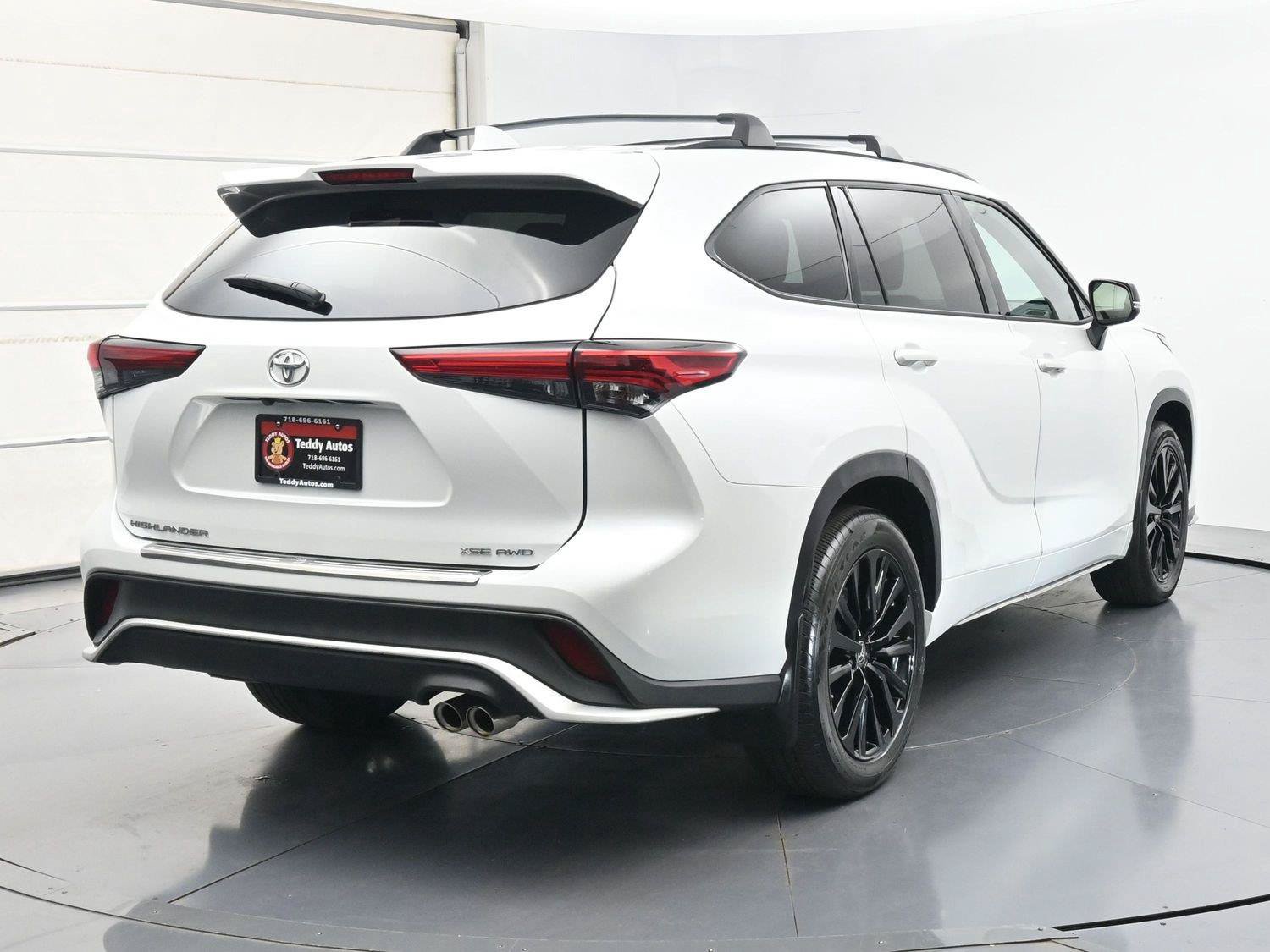 Used 2023 Toyota Highlander XSE AWD/4WD image 29
