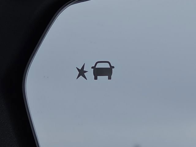 Used 2023 GMC Terrain SLT w/ Infotainment Package II image 12