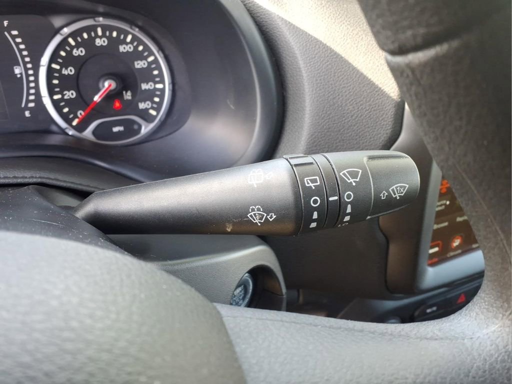 Used 2023 Jeep Renegade Latitude AWD/4WD image 22