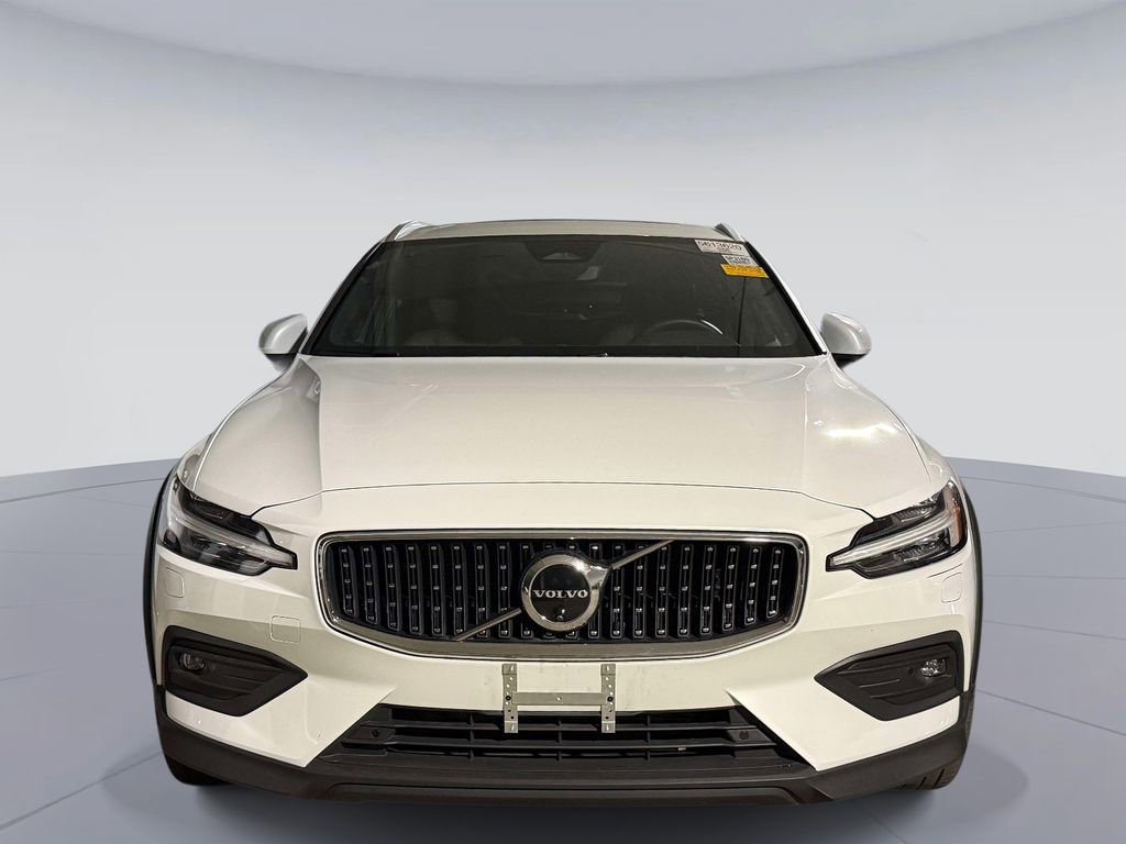 Used 2025 Volvo V60 B5 Cross Country Plus AWD/4WD image 2