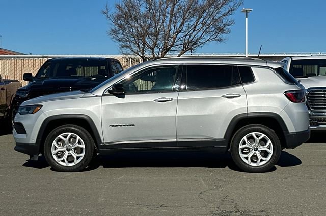 Used 2025 Jeep Compass Latitude w/ Convenience Group image 7