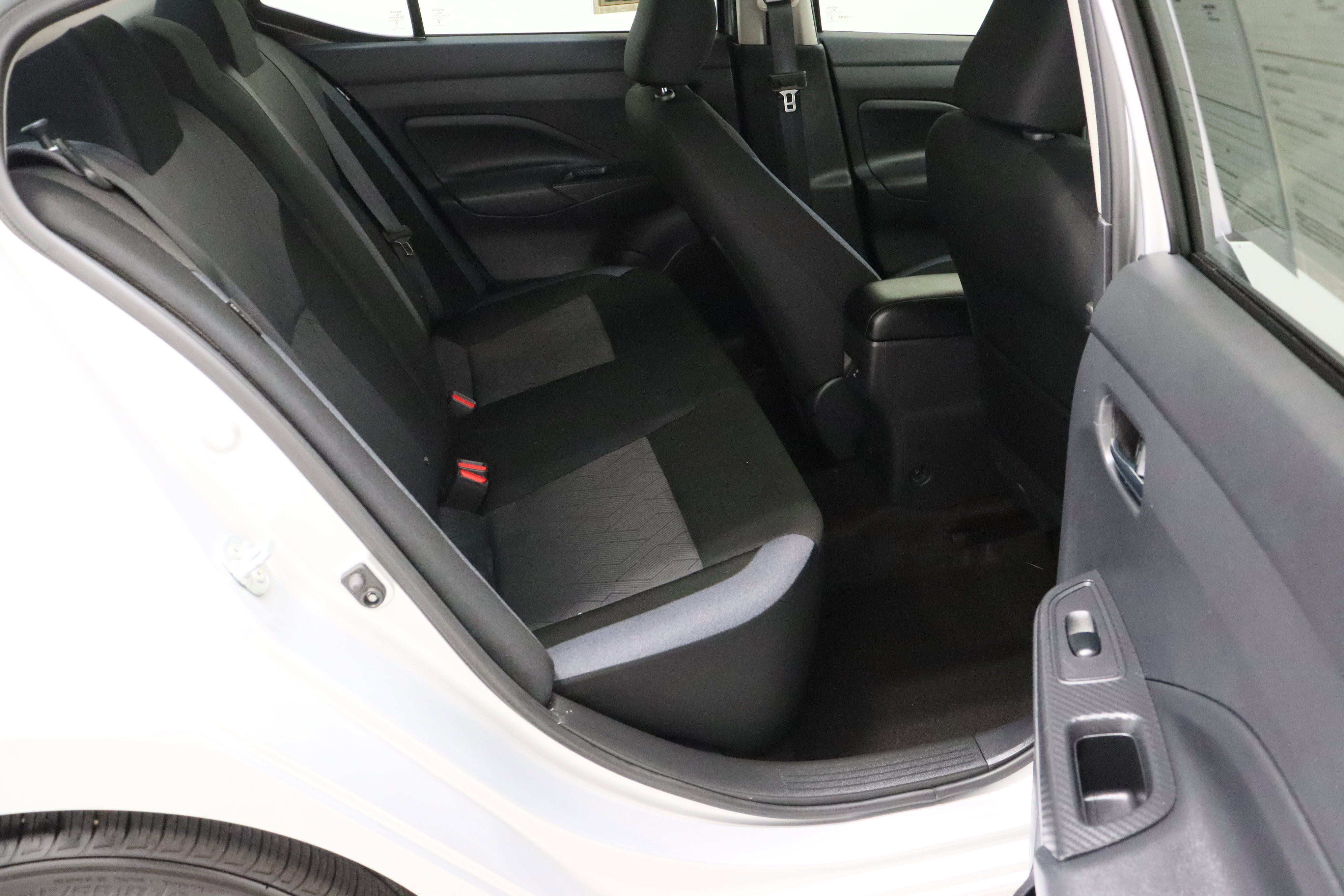 Used 2025 Nissan Versa SV w/ Trunk Package image 32