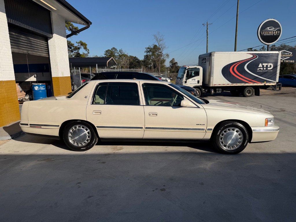 Used 1999 Cadillac De Ville Base image 3