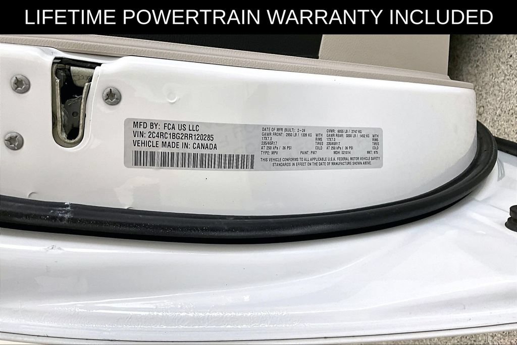 Used 2024 Chrysler Pacifica Touring-L FWD image 44