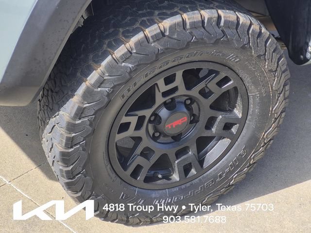 Used 2022 Toyota Tacoma TRD Off-Road AWD/4WD image 8