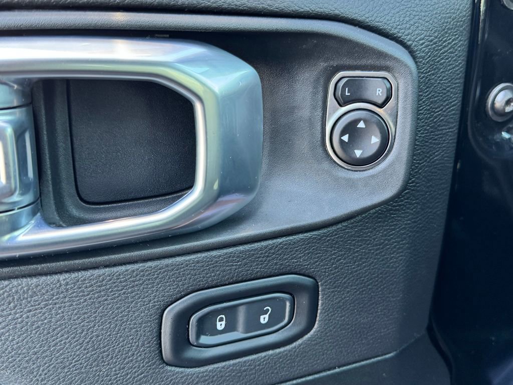 Used 2022 Jeep Wrangler Unlimited Sahara image 26