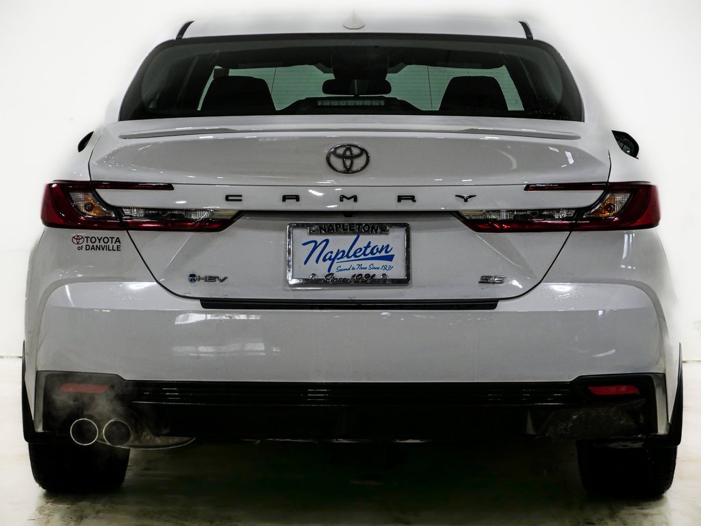 Used 2025 Toyota Camry SE image 7