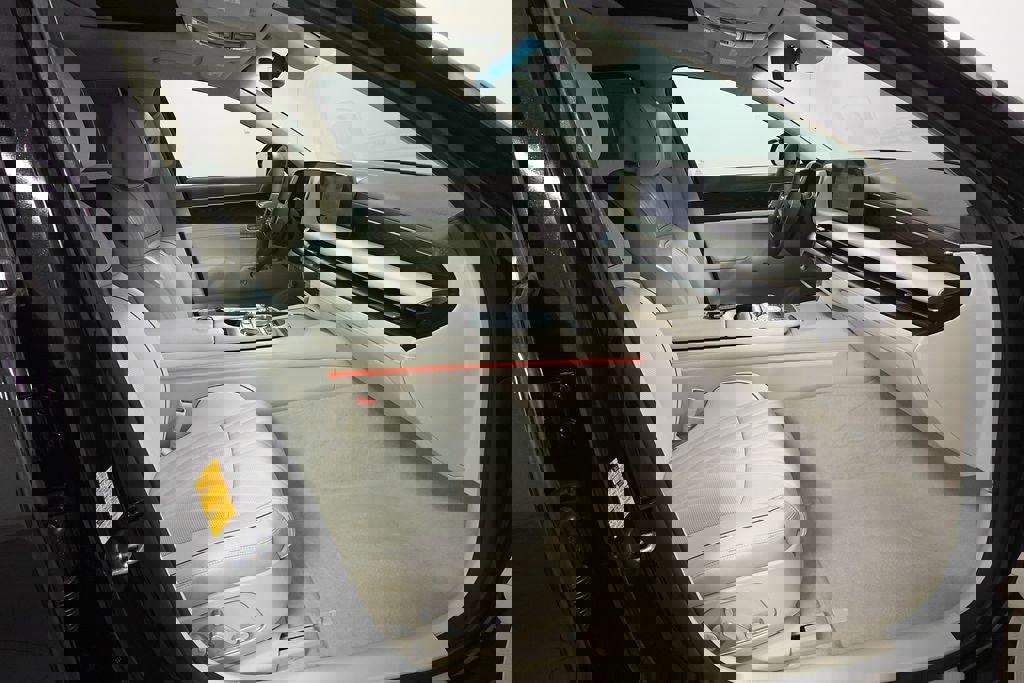 Used 2024 Genesis G90 3.5T image 35