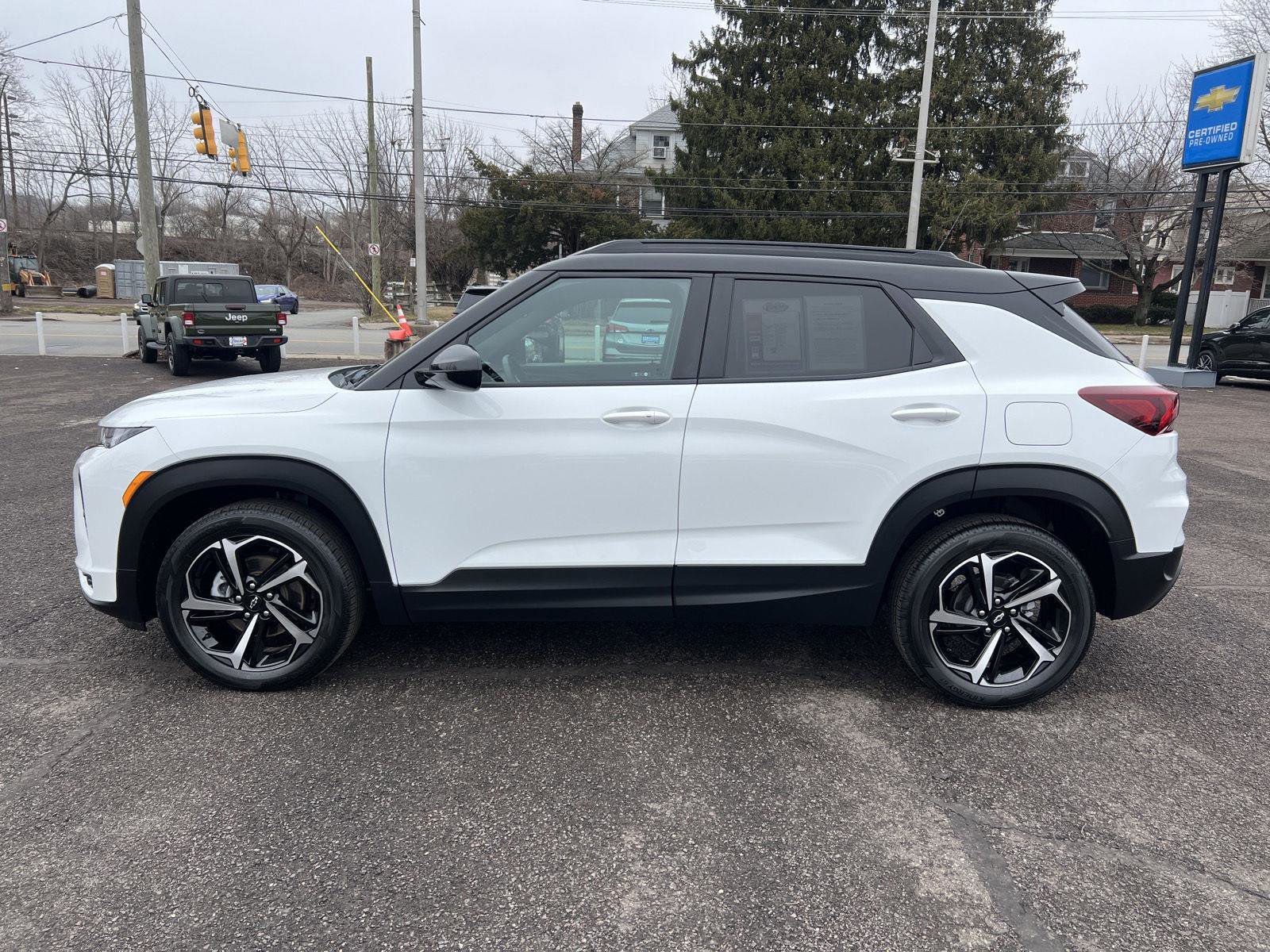 Used 2022 Chevrolet TrailBlazer RS w/ Technology Package FWD image 4
