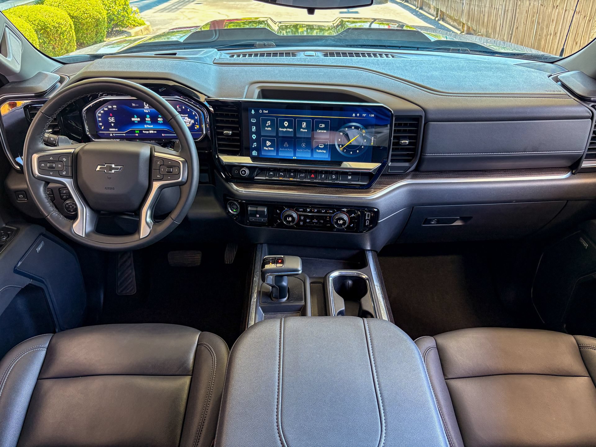 Used 2025 Chevrolet Silverado 1500 LT Trail Boss w/ LT Trail Boss Premium Package AWD/4WD image 2