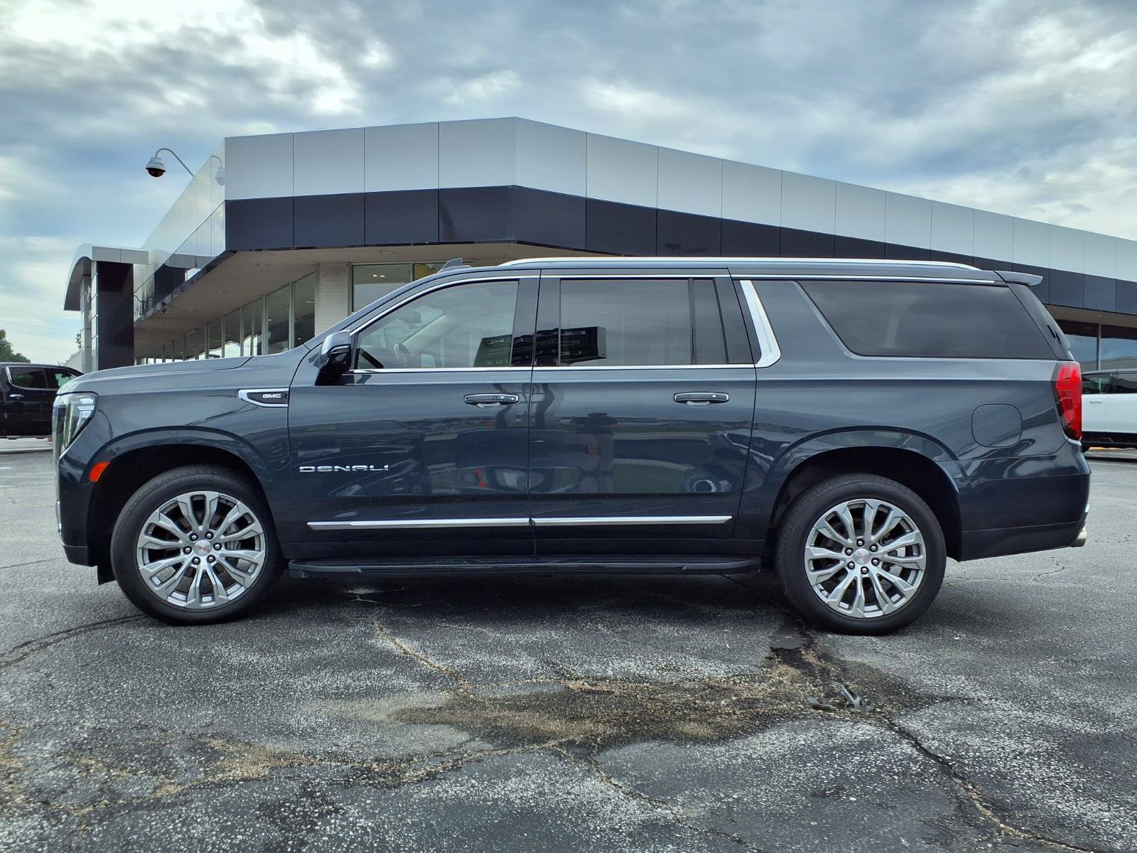 Used 2022 GMC Yukon XL Denali AWD/4WD image 33