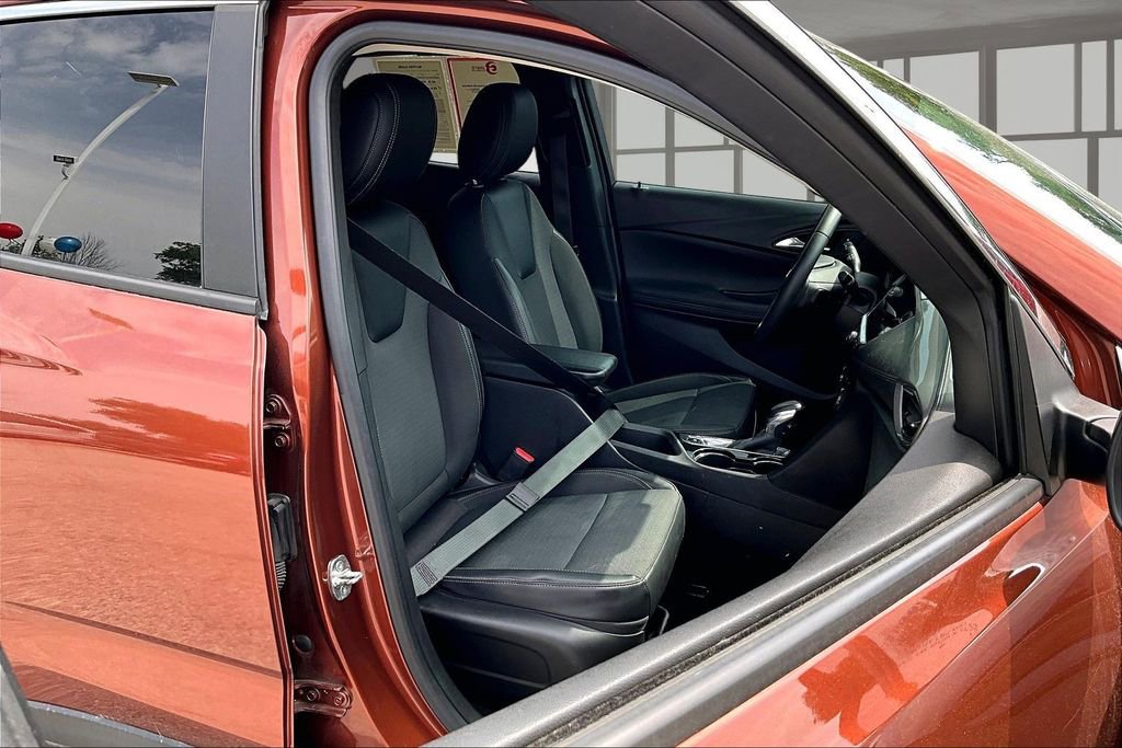 Used 2021 Buick Encore GX Preferred w/ Cold Weather Comfort Package FWD image 8