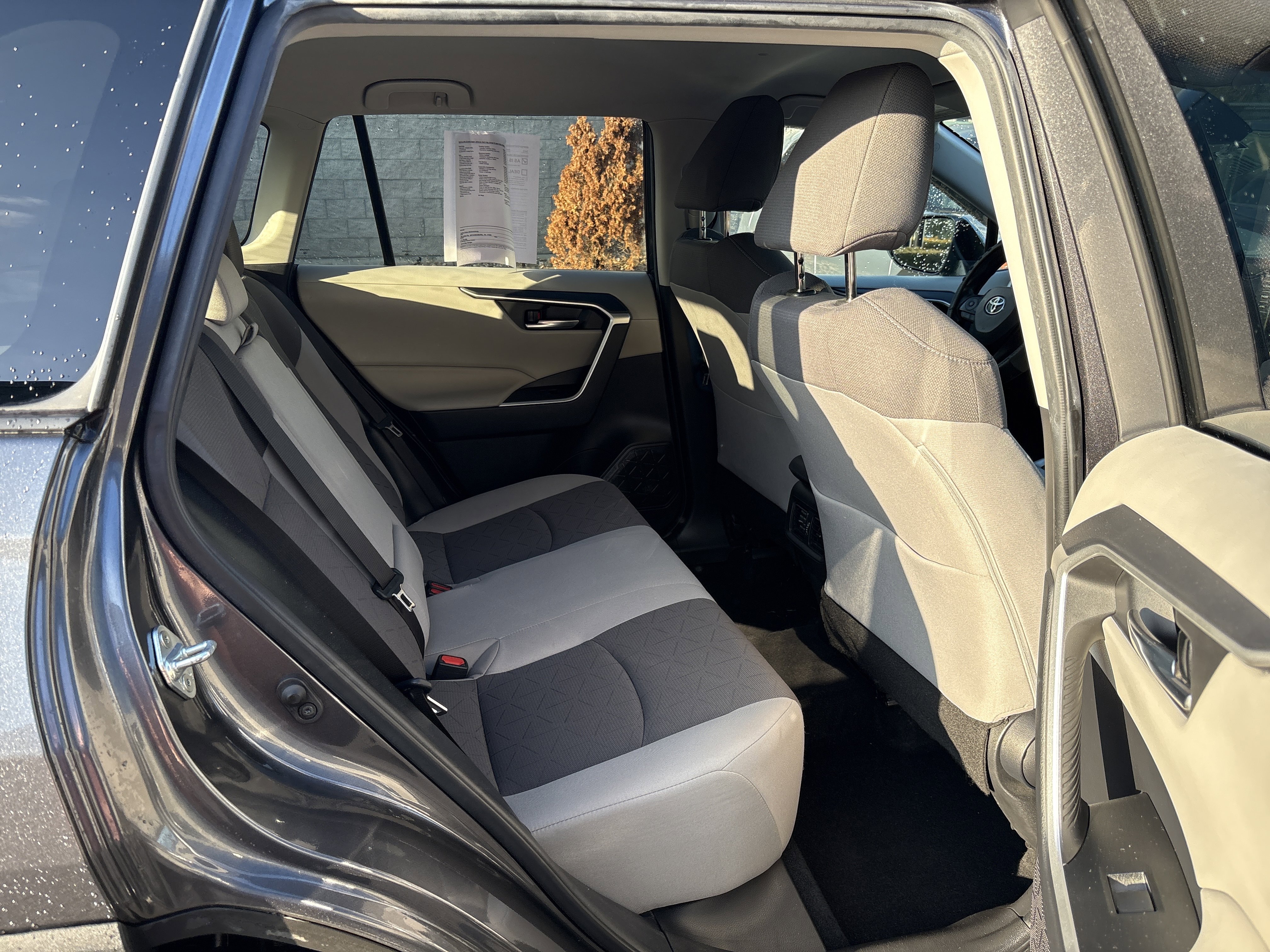 Used 2021 Toyota RAV4 XLE w/ Carpet Mat Package (TMS) image 10