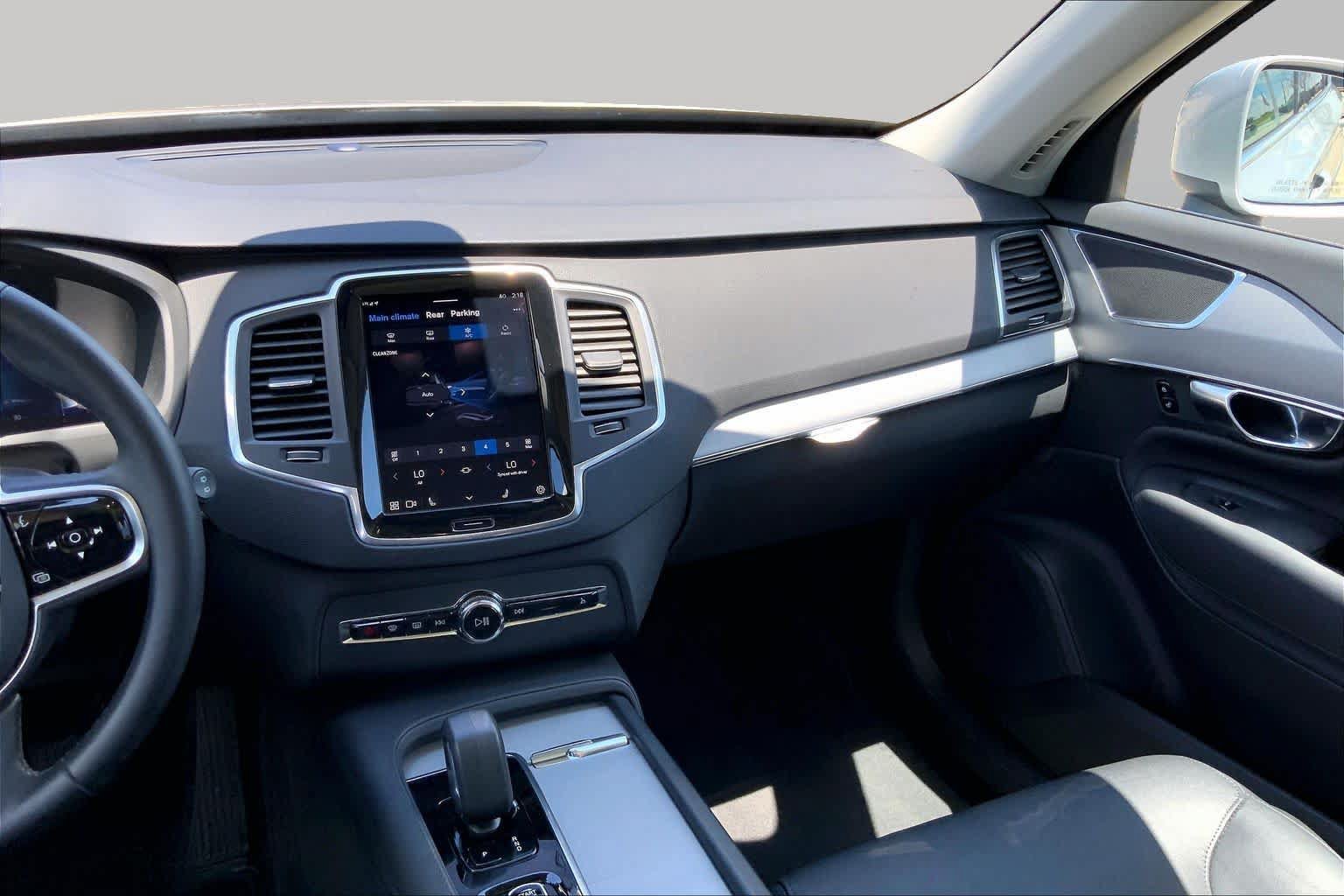 Used 2025 Volvo XC90 B5 Core AWD/4WD image 7