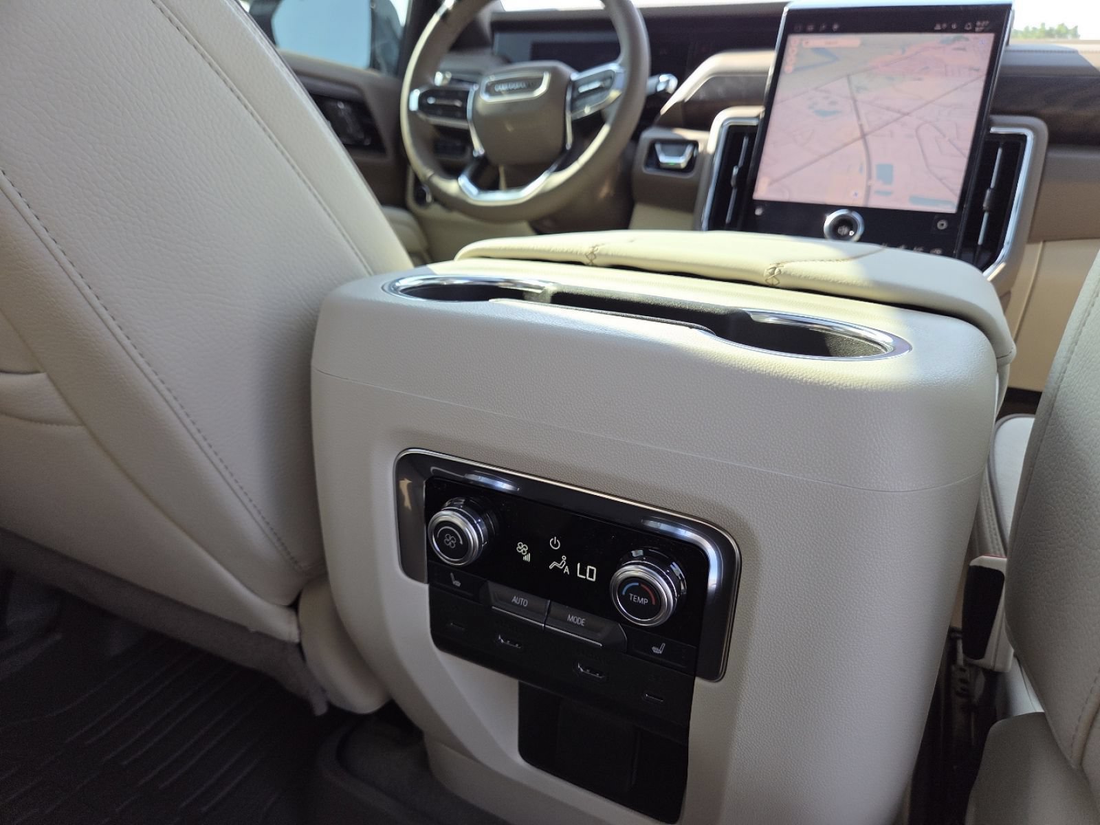 New 2026 GMC Yukon XL Denali w/ Denali Reserve Package AWD/4WD image 29