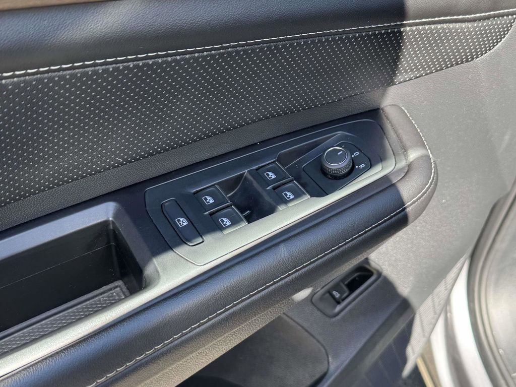 Used 2025 Volkswagen Atlas SE AWD/4WD image 29