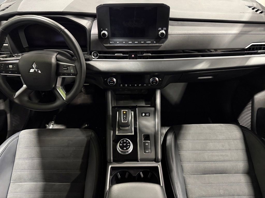 Used 2023 Mitsubishi Outlander SE image 34