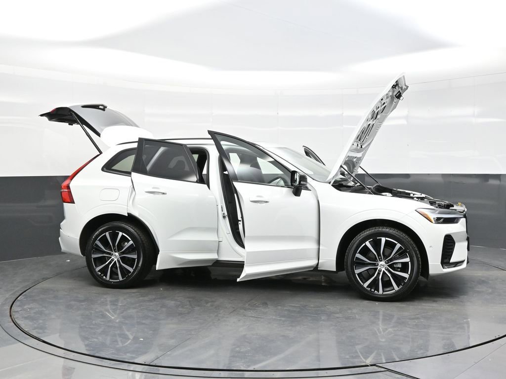 Used 2025 Volvo XC60 B5 Plus w/ Climate Package AWD/4WD image 40