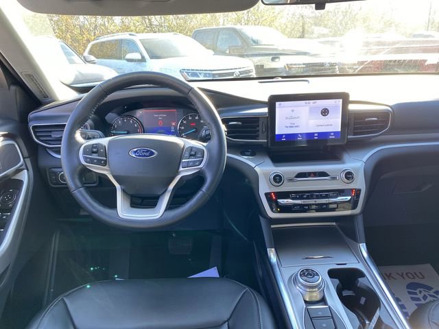 Certified 2022 Ford Explorer XLT w/ Equipment Group 202A image 5
