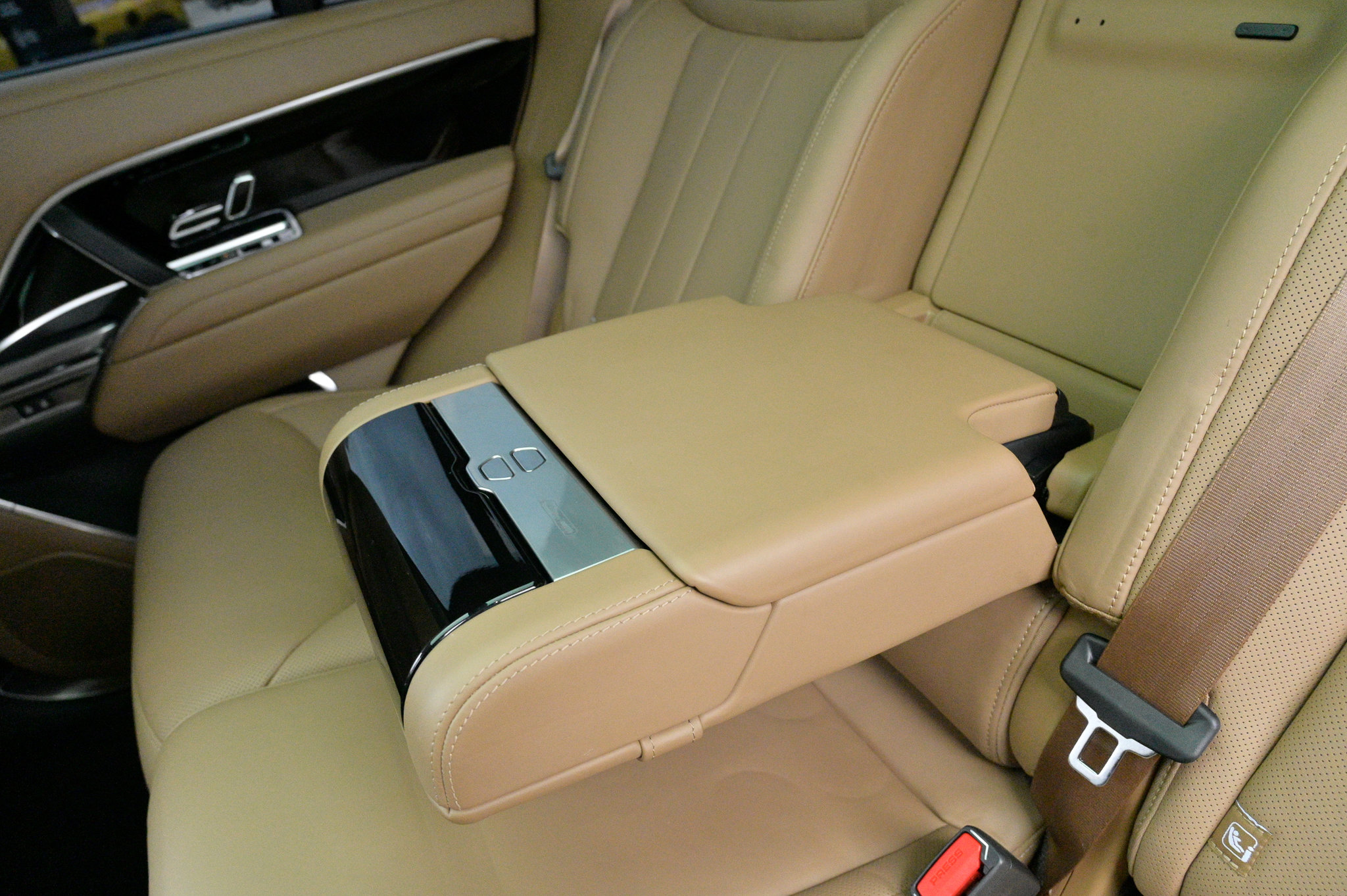 Used 2023 Land Rover Range Rover SE image 44