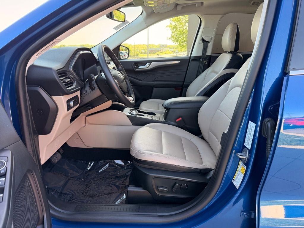 Used 2022 Ford Escape Titanium AWD/4WD image 27
