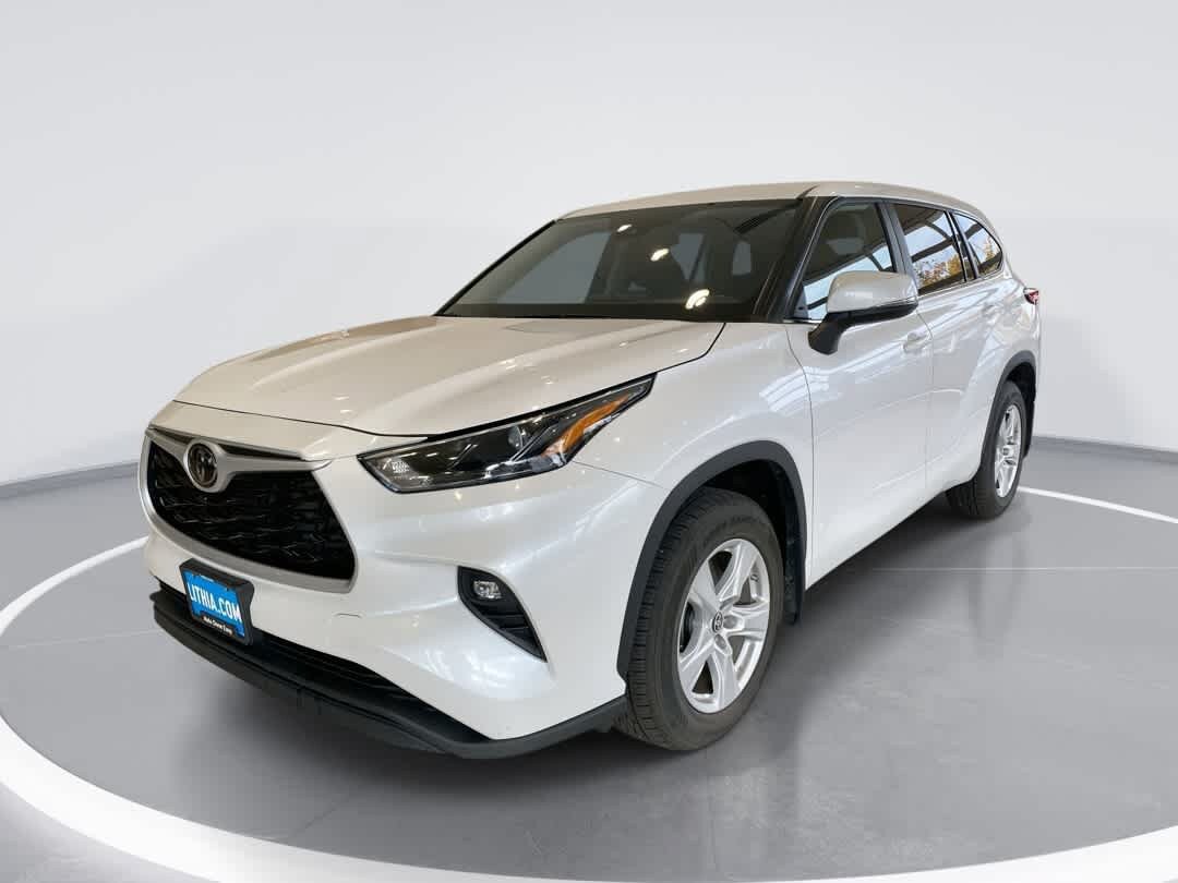 Used 2023 Toyota Highlander LE