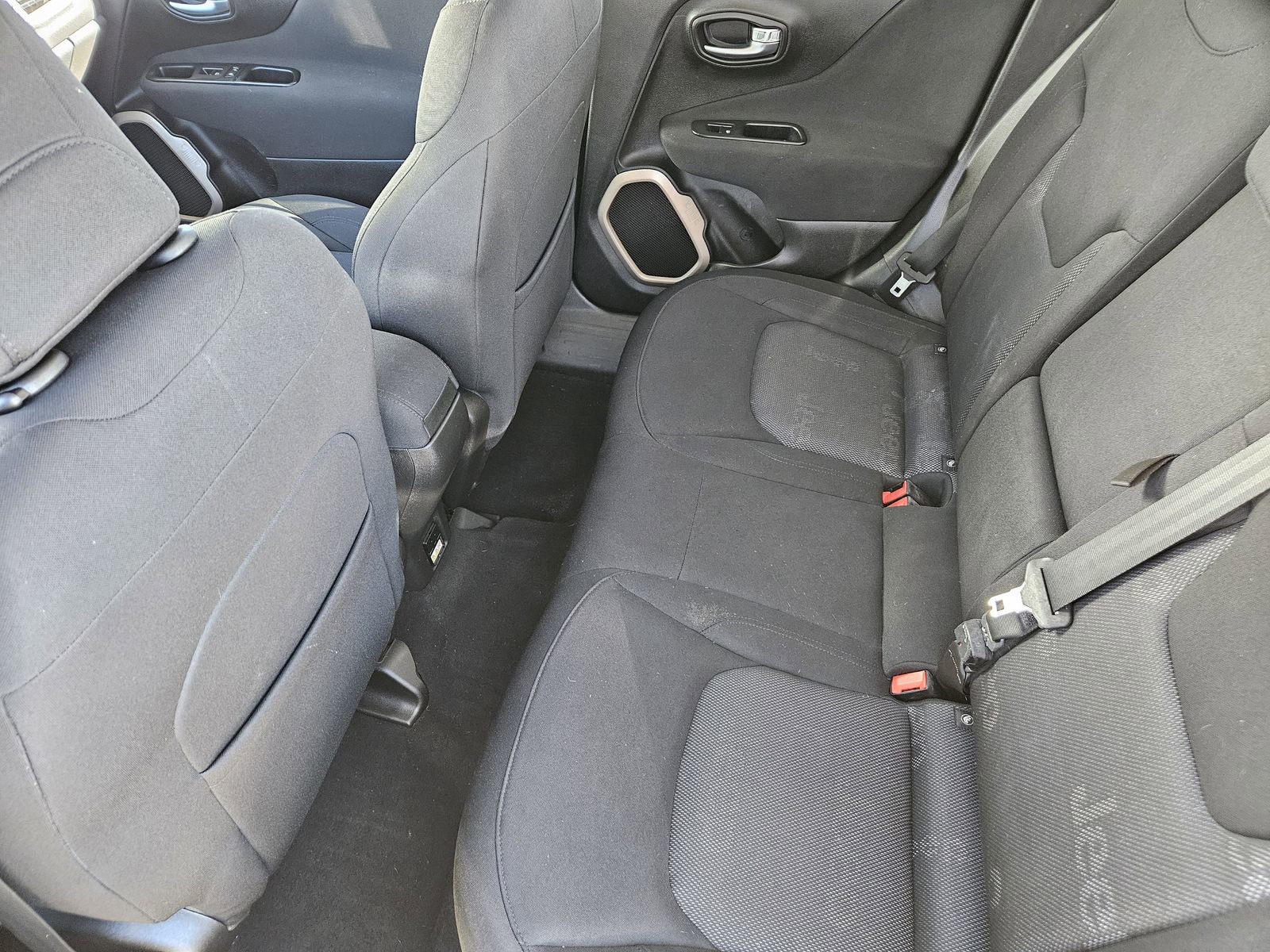 Used 2017 Jeep Renegade Latitude w/ Safety & Security Group (ALP) image 34