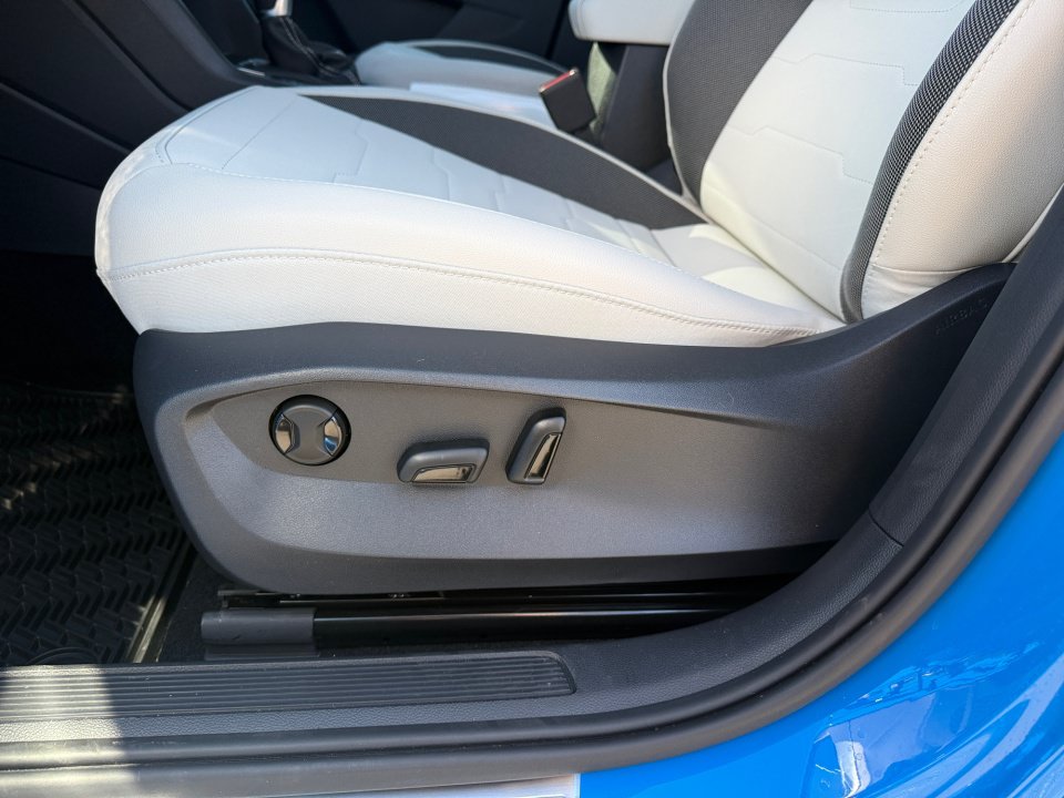 New 2026 Volkswagen Taos SE AWD/4WD image 30